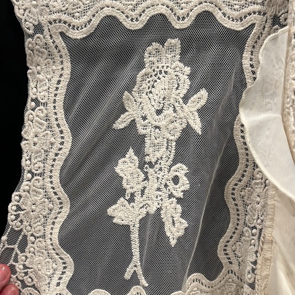 Crochet/lace vest - Picture 2 of 3